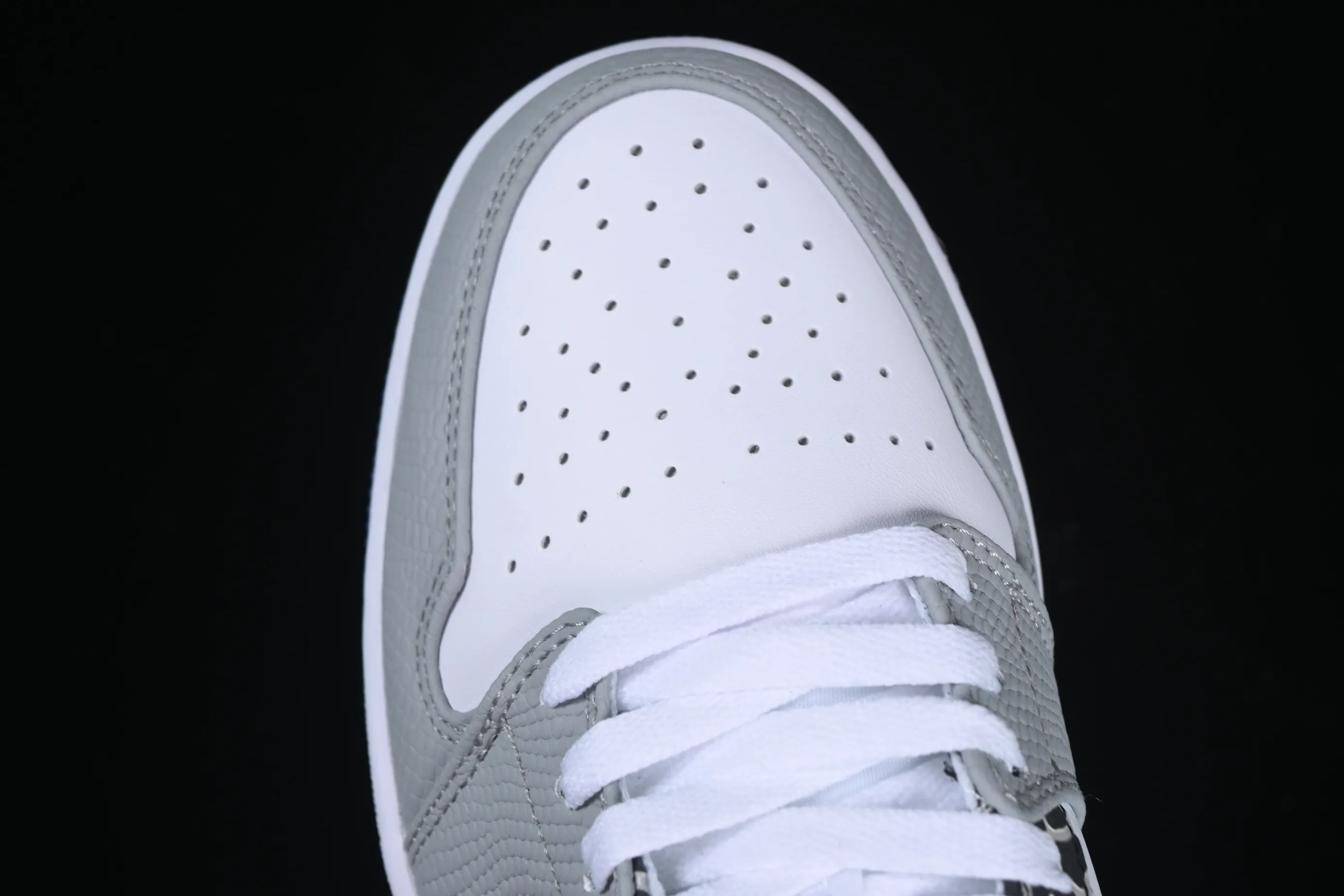 All categories Air Jordan Jordan series basketball shoes Air Jordan 1 Low Air Jordan 1 Low "True Blue" AJ1 Joe 1 burst white and blue color low-top basketball shoes DM1199-140